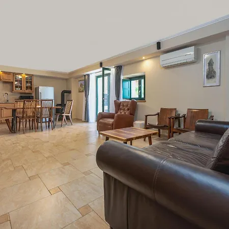 Holiday home Lovely In With Wifi Vir